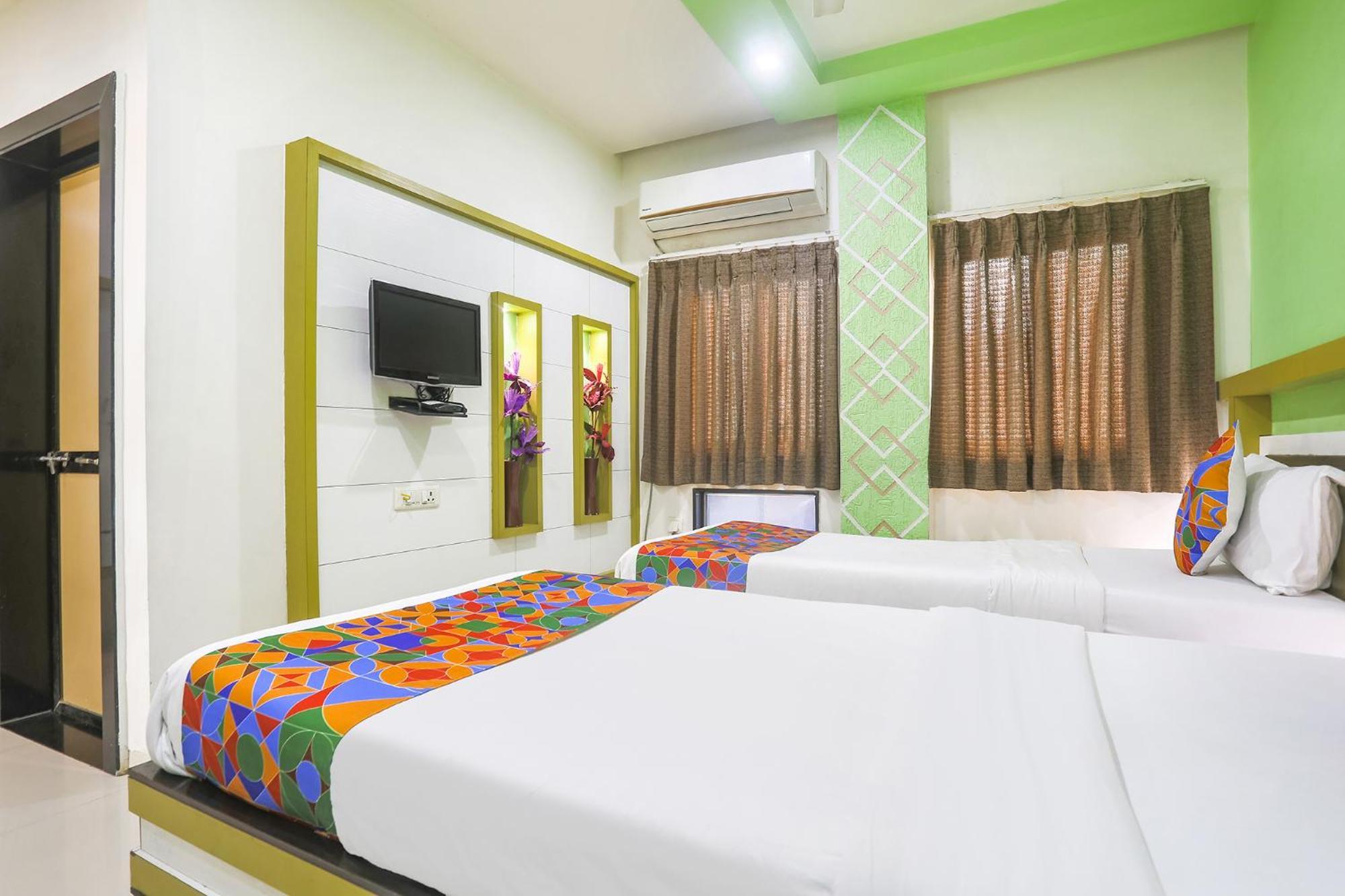 Hotel Merit Surat Bagian luar foto